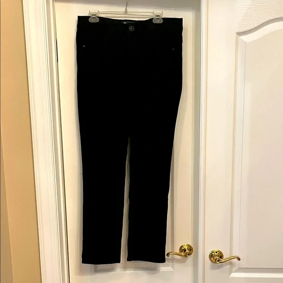 Democracy Women's Black Straight Leg Jeans - Picture 1 of 3